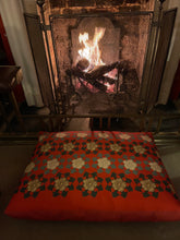 Load image into Gallery viewer, Dog Bed Medlar Red