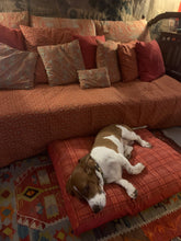 Laden Sie das Bild in den Galerie-Viewer, Dog Bed Tartan Rust